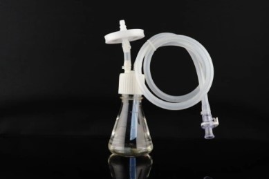 Передаточная крышка для колбы Эрленмейера, с трубкой 1/8 дюйма, разъемом MPC «папа» и уплотнит. крышкой «мама», стерильная, 1 шт./уп., 4 уп./кор., Nest, Китай