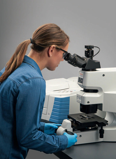 ИК-микроскоп Nicolet iN5 с ИК-Фурье спектрометром Nicolet в работе