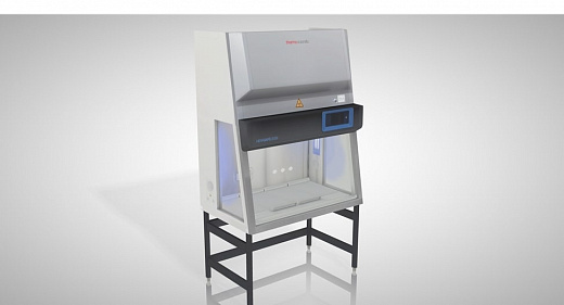 УФ-лампы, размещенные на боковых поверхностях рабочей камеры, закрыты защитными панелями и не нарушают ламинарность воздушного потока. Создаваемое бестеневое перекрестное УФ-освещение обеспечивает полную деконтаминацию пространства внутри рабочей камеры.