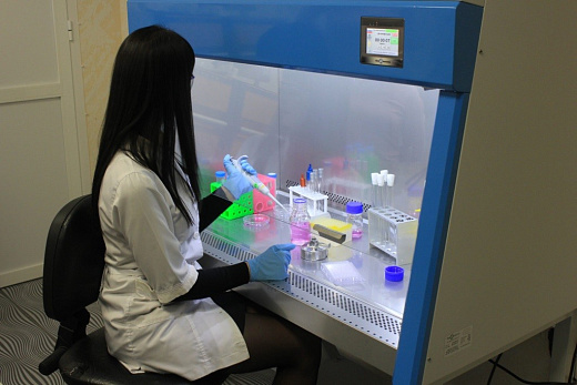 Бокс (шкаф) биологической безопасности, класс II (тип A2), вертикальный поток, ширина рабочей поверхности  150 см,  ВА safe-1,5 с подставкой, в работе